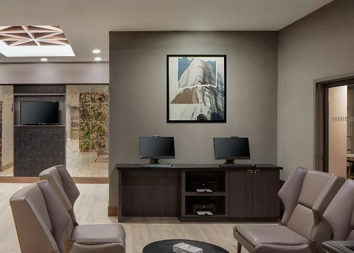 Courtyard By Marriott Chicago Downtown/River North