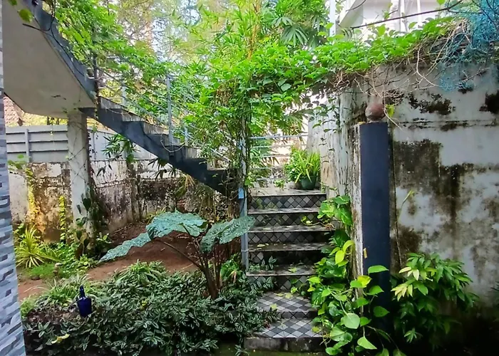 Hotels with a view Garden Of Dreams Home Stay