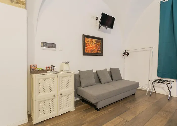 Red Rooms By Wonderful Italy