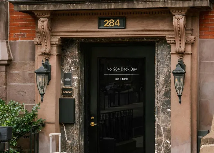 Pet Friendly hotel: No. 284 Back Bay Hotel, Sonder By Marriott Bonvoy