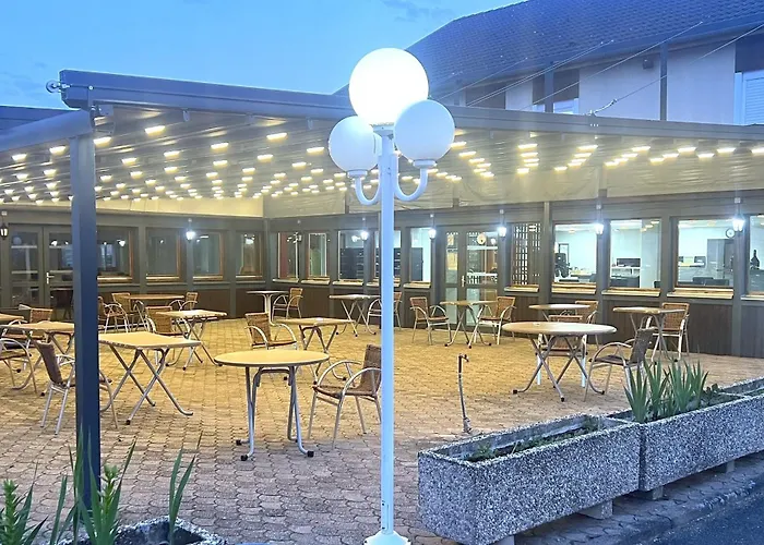 Hôtel accueillant les animaux: Contact Hotel Restaurant Relais Arc En Ciel-Wittenheim-Mulhouse Nord-Chambres Rénovées