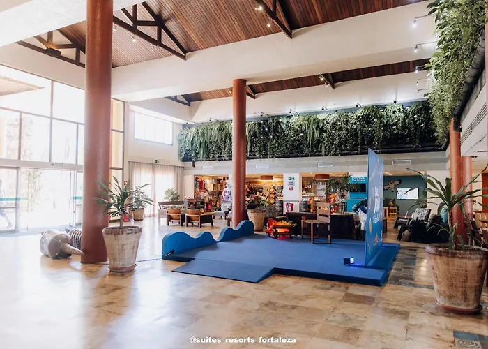 Apartamento Pé na Areia ao Lado do Parque Aquático - Conforto e Localização Privilegiada