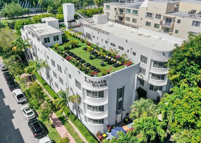  Lincoln Arms Suites