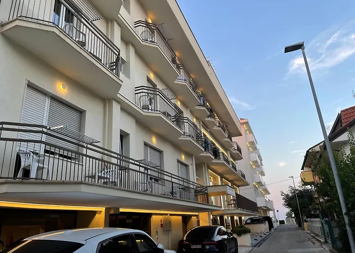 Santa Barbara & Apartments