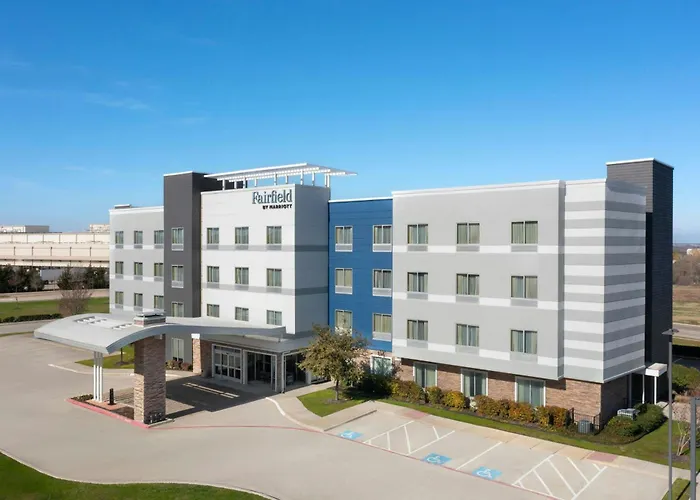 Fairfield Inn & Suites By Marriott Dallas West/I-30