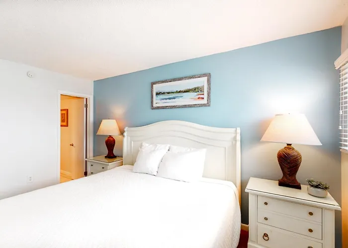 Hotel near College: Beach House