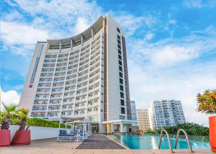 Lodge: Krystal Urban Cancun & Beach Club