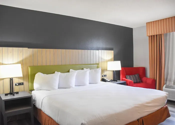 Country Inn & Suites By Radisson -Normal West, Il