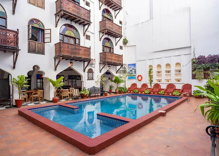 Hôtel 4 étoiles: Dhow Palace Hotel