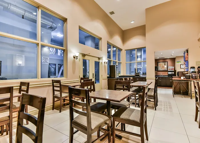 Comfort Inn & Suites Ambassador Bridge