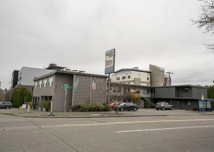 Grove West Inn