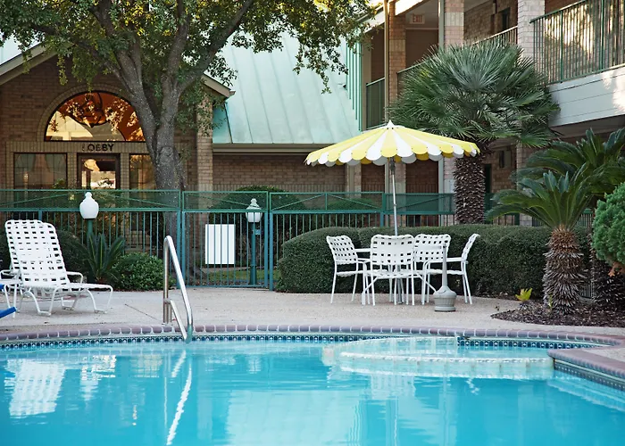 Family Hotel: Surestay Plus By Best Western San Antonio Fiesta Inn