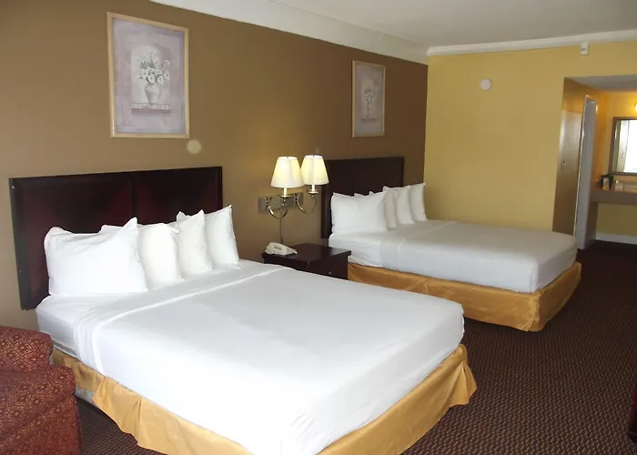 Motel: Ambassadors Inn & Suites