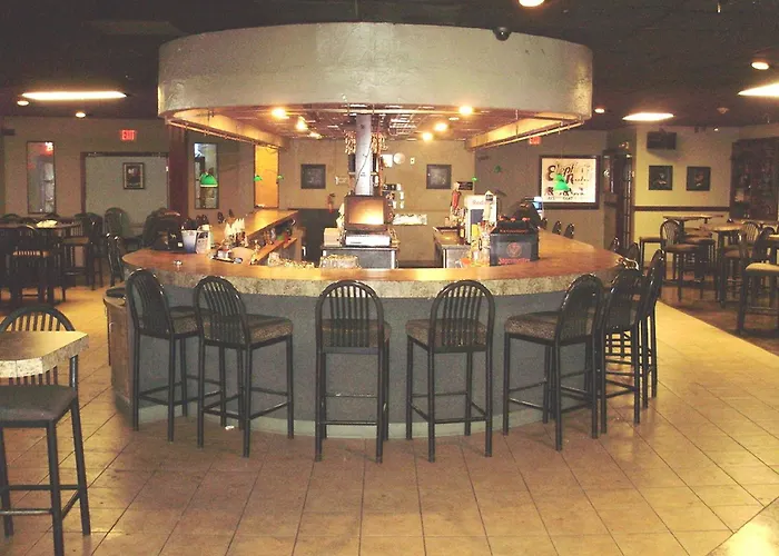 Motel: Trade Winds Central Inn