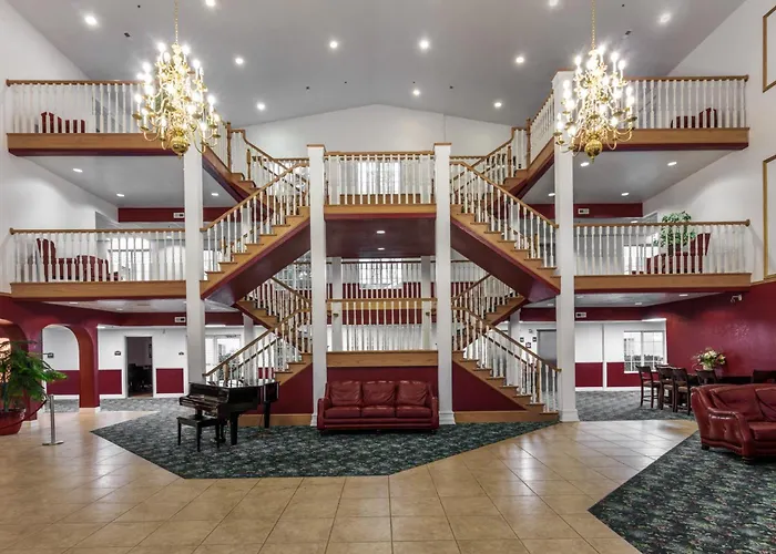 Hotel with pool: Branson Towers Hotel