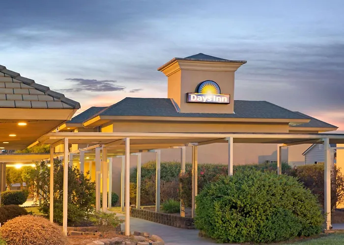Days Inn By Wyndham /Woodlawn Near Carowinds