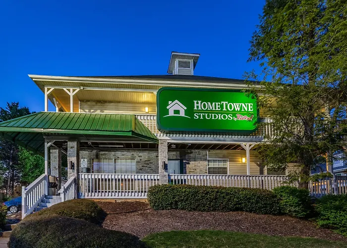 Hotel near College: Hometowne Studios By Red Roof Atlanta Ne - Norcross South