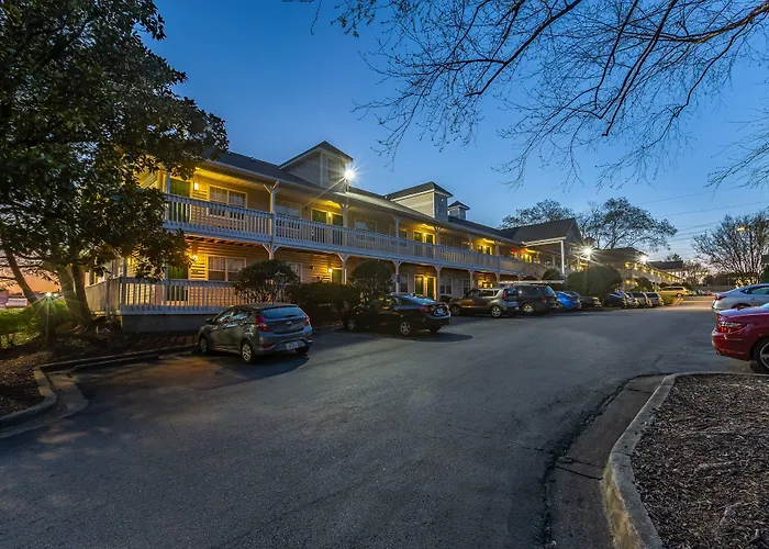 Hotel near College: Hometowne Studios By Red Roof Atlanta Ne - Norcross South