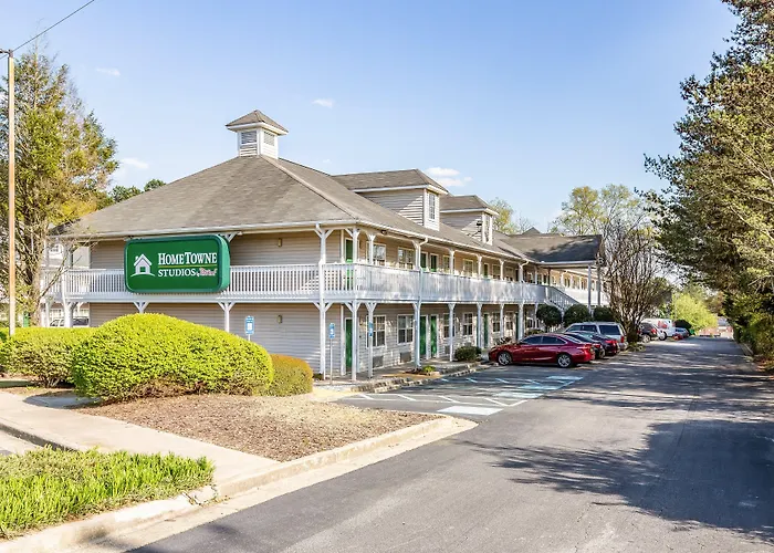 Hotel near College: Hometowne Studios By Red Roof Atlanta Ne - Norcross South