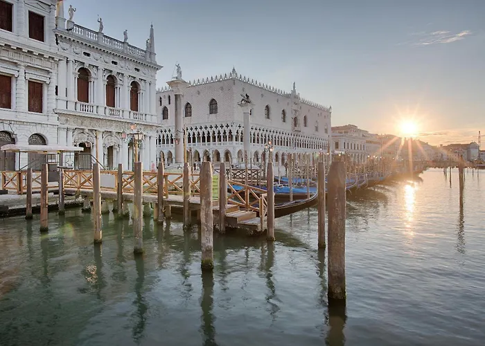 Nh Venezia Santa Lucia