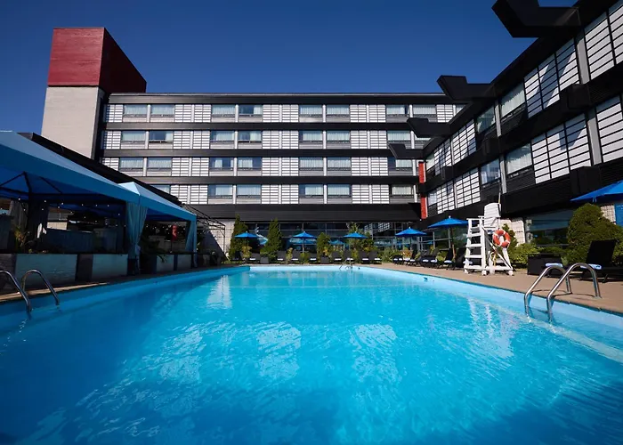 Hotel Ruby Foo'S