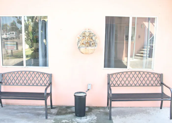 Bay Inn And Suites