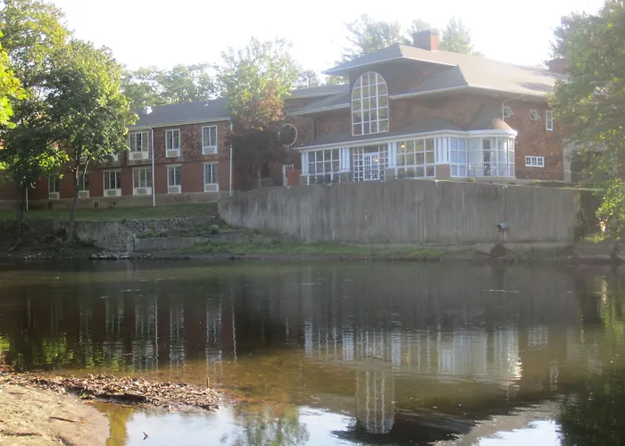Hotel with view: Best Western Plus The Inn & Suites At The Falls