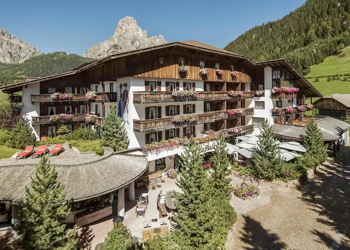 Central hotel: Hotel La Perla: The Leading Hotels Of The World