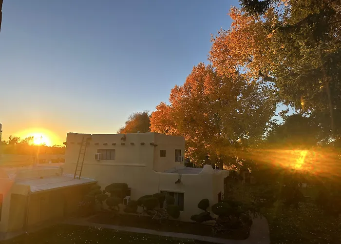 Motel: El Pueblo Lodge
