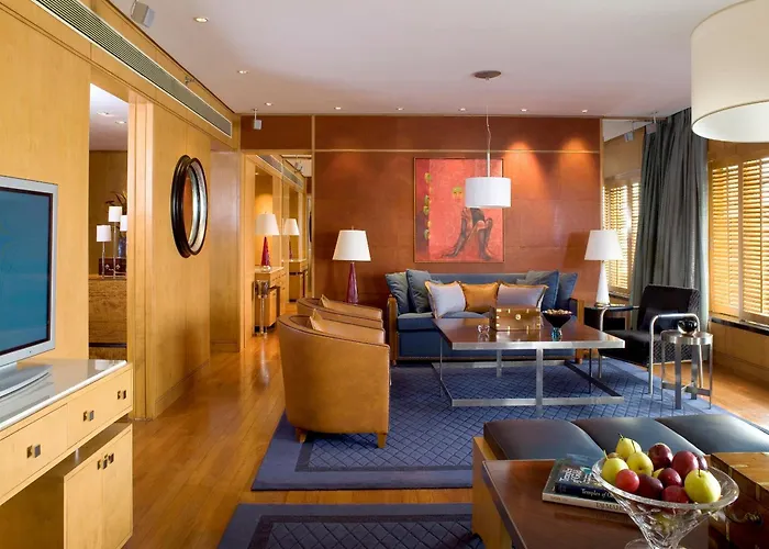 Hotel with view: Taj Lands End