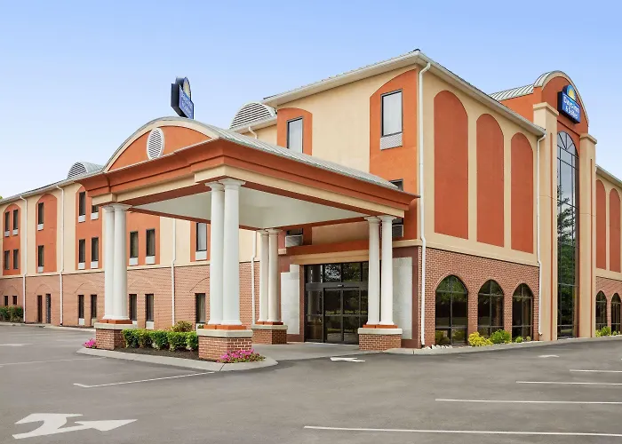 Hotel: Days Inn & Suites By Wyndham Murfreesboro