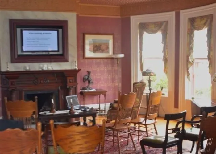 Union Gables (Adults Only)