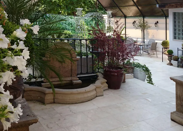 Arc De Triomphe Apartments