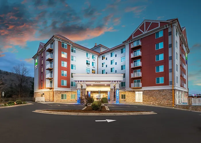 Holiday Inn Express & Suites Downtown By Ihg