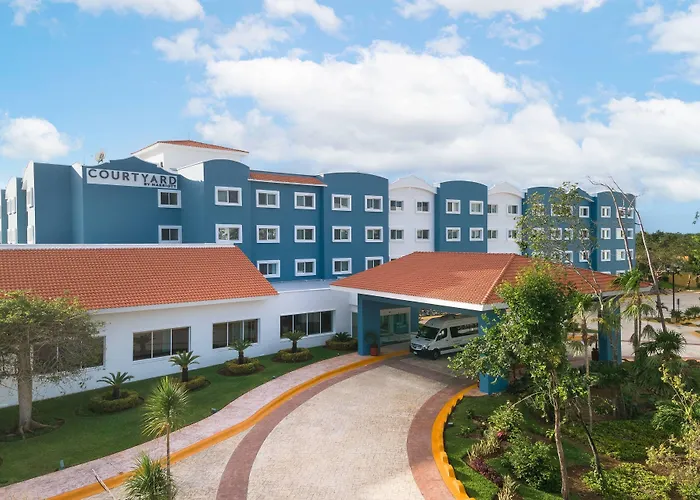 Pet Friendly hotel: Courtyard By Marriott Cancun Airport