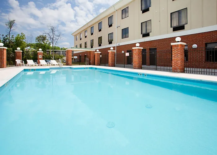 Holiday Inn Express & Suites Greensboro-East By Ihg