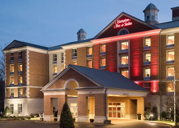 Hotel with pool: Hampton Inn & Suites Williamsburg-Central