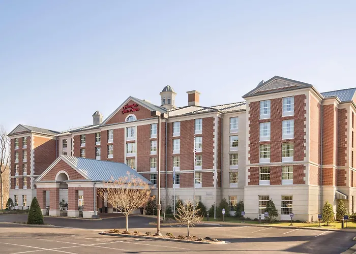 Hotel with pool: Hampton Inn & Suites Williamsburg-Central