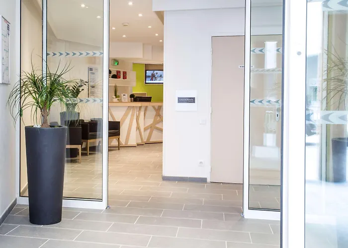 Kyriad Chambéry Centre - Hôtel et Résidence