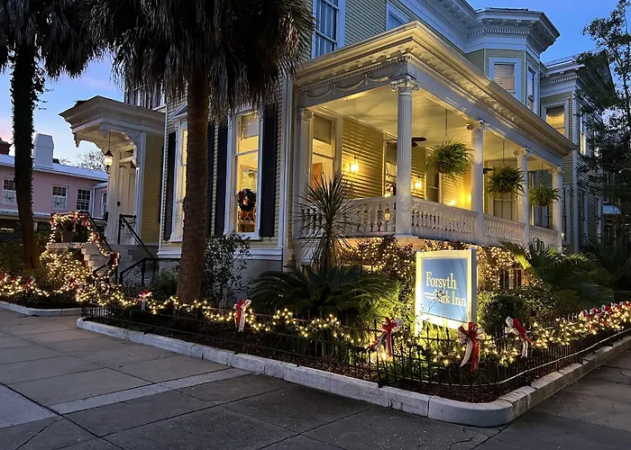 Pet Friendly hotel: Forsyth Park Inn