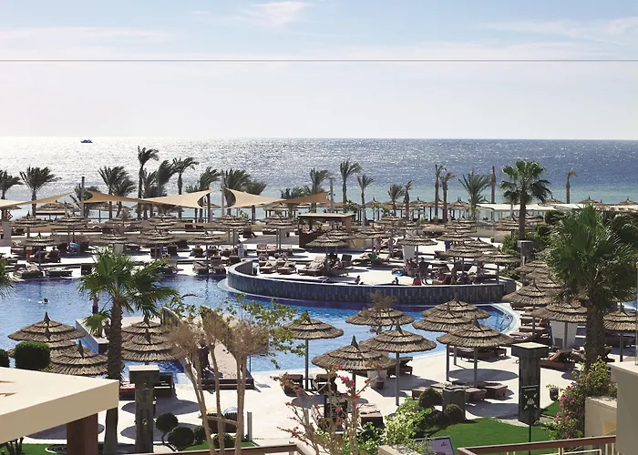 Hotel with pool: Coral Sea Imperial "Coral Sea Sensatori"