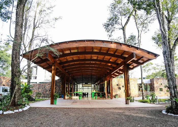 Rainforest Hotel & Cabanas