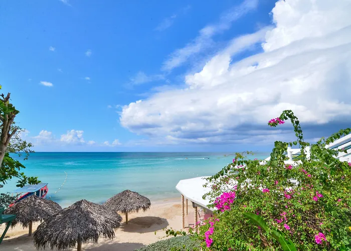 Beach hotel: Beach House Condos, Negril