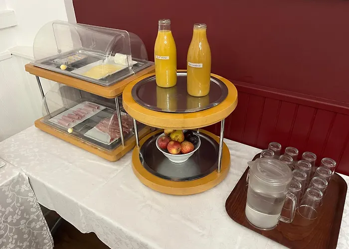 Hotel with pool: Hotel Riquet