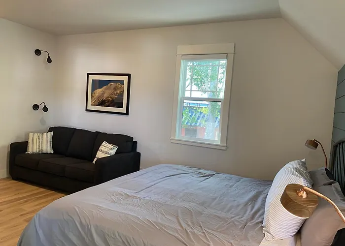 Eastside Guesthouse And Bivy