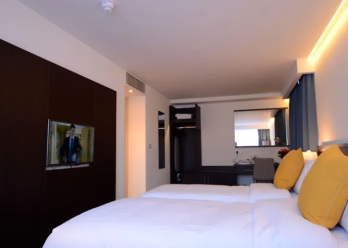 Pelican London &Residence