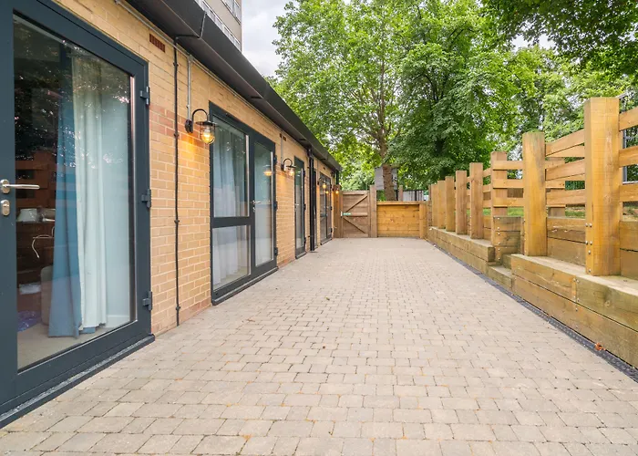 Pelican London &Residence