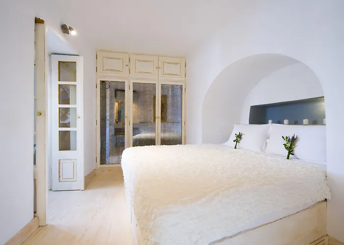 Hyperion Oia Suites