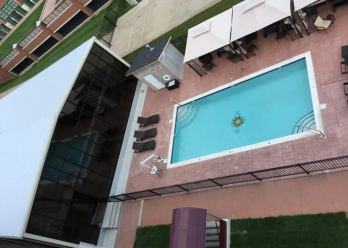 Roberts Riverwalk Urban Resort Hotel