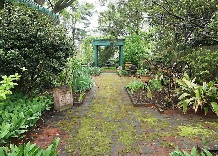 Double Oaks Bed & Breakfast